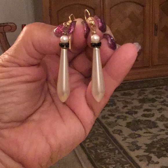 Vintage Simulated Pearl drop earrings long black stones white pointed earrings - Picture 5 of 7